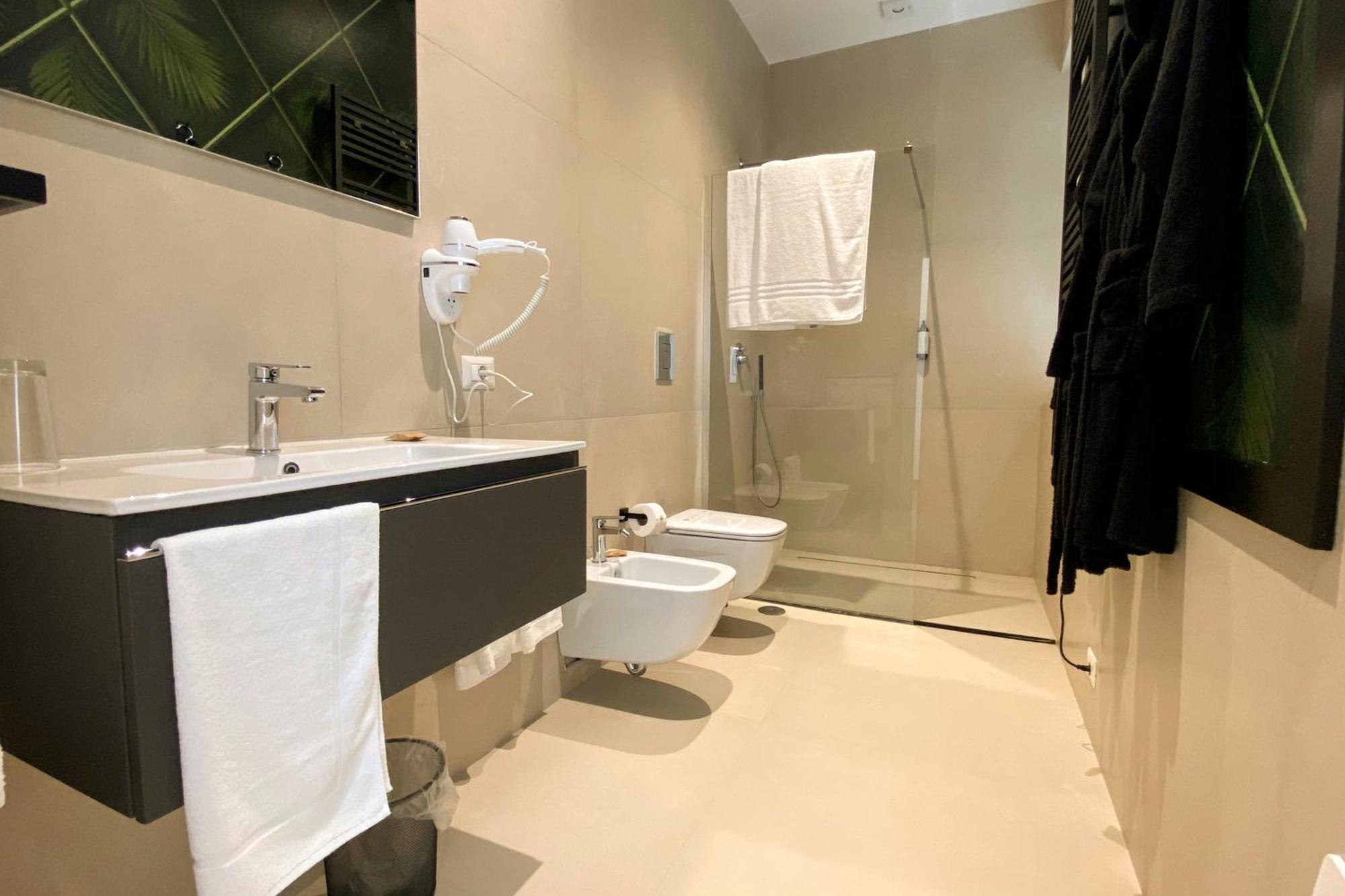 Monumental Luxury Rooms Касерта Екстериор снимка