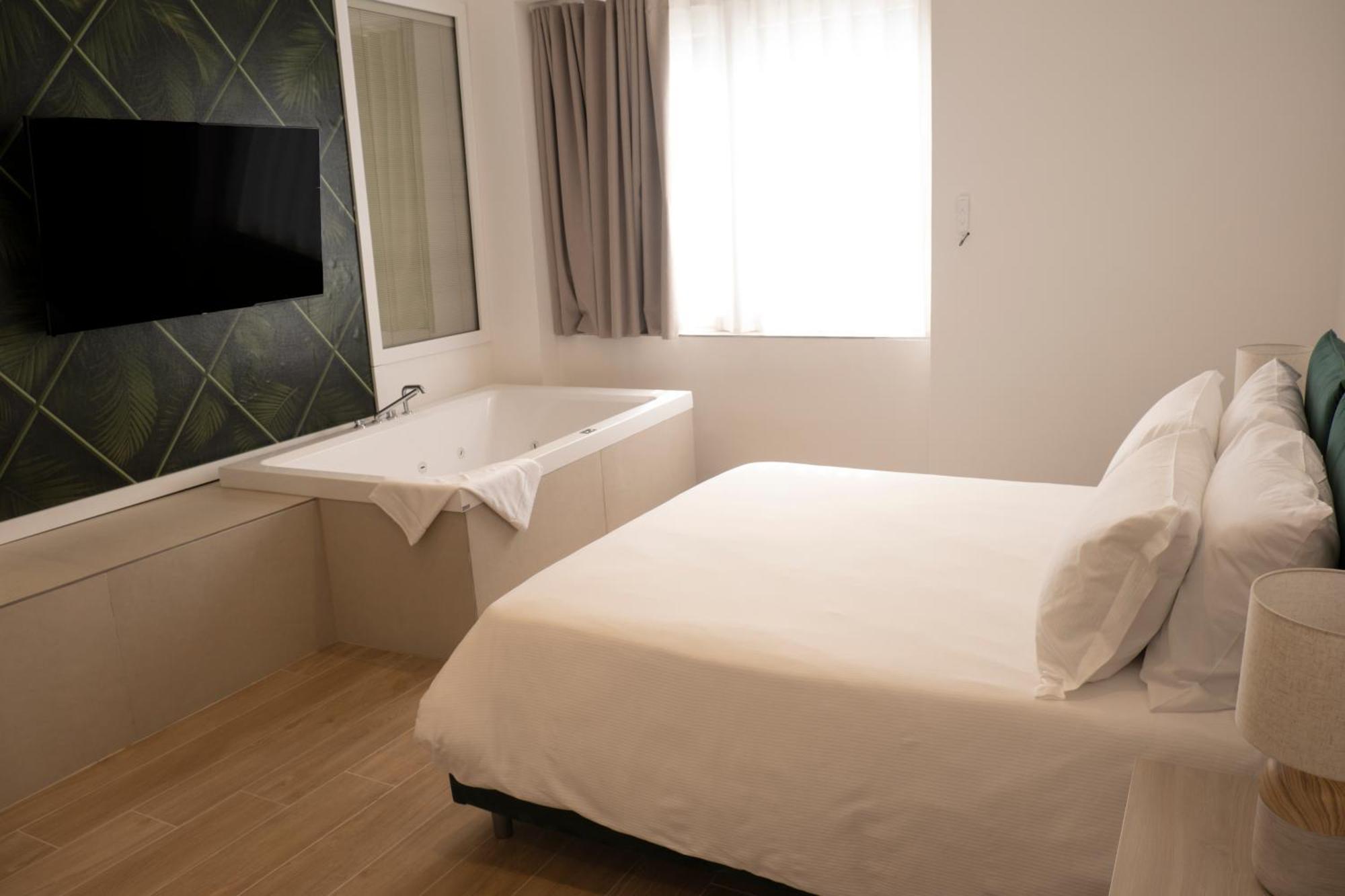 Monumental Luxury Rooms Касерта Екстериор снимка