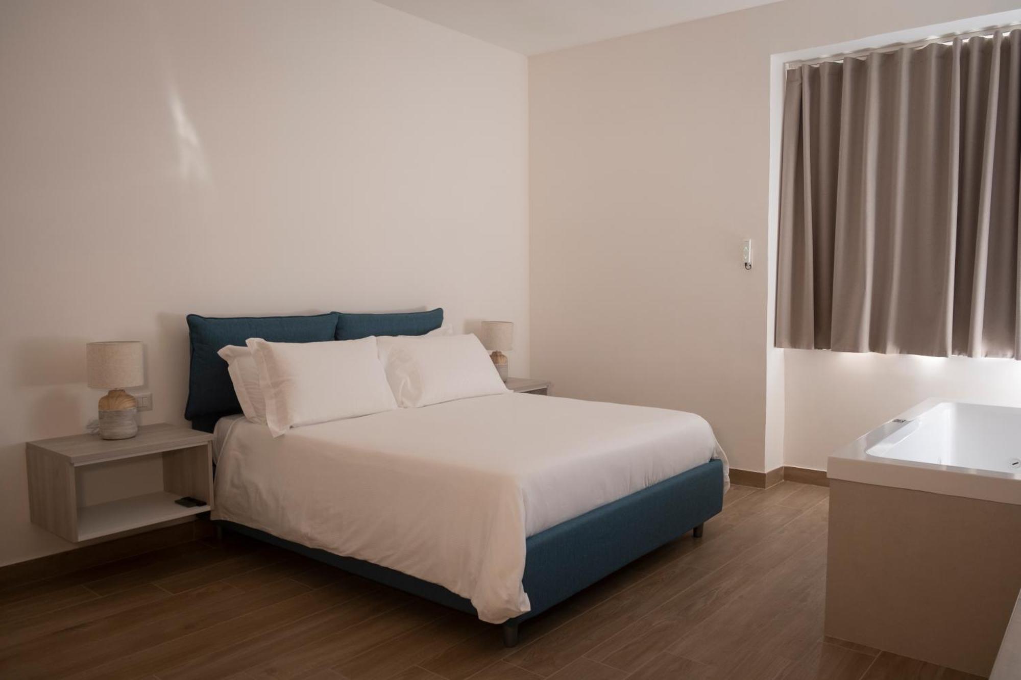 Monumental Luxury Rooms Касерта Екстериор снимка